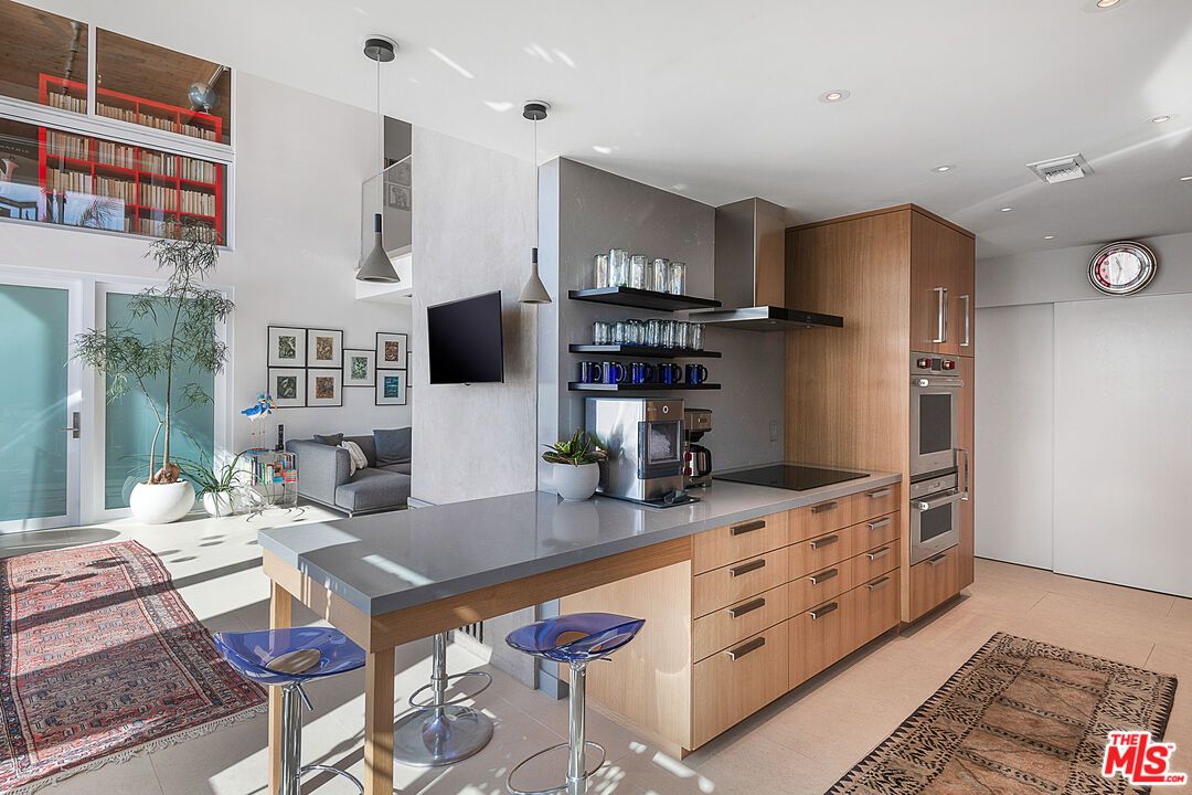 Interior, Kitchen, Living room, Pendant Lights, Recessed Lighting, Stainless Steel Appliances