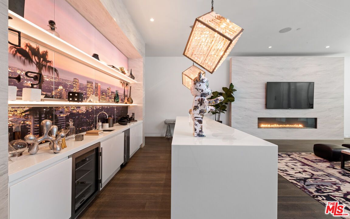 Fireplace, Interior, Kitchen, Pendant Lights, Recessed Lighting, Wood Texture Flooring