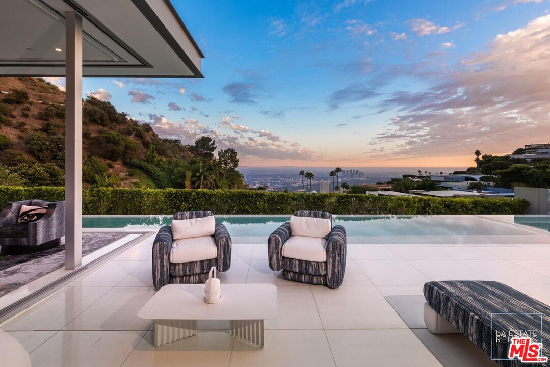 Exterior, Pool, Water
