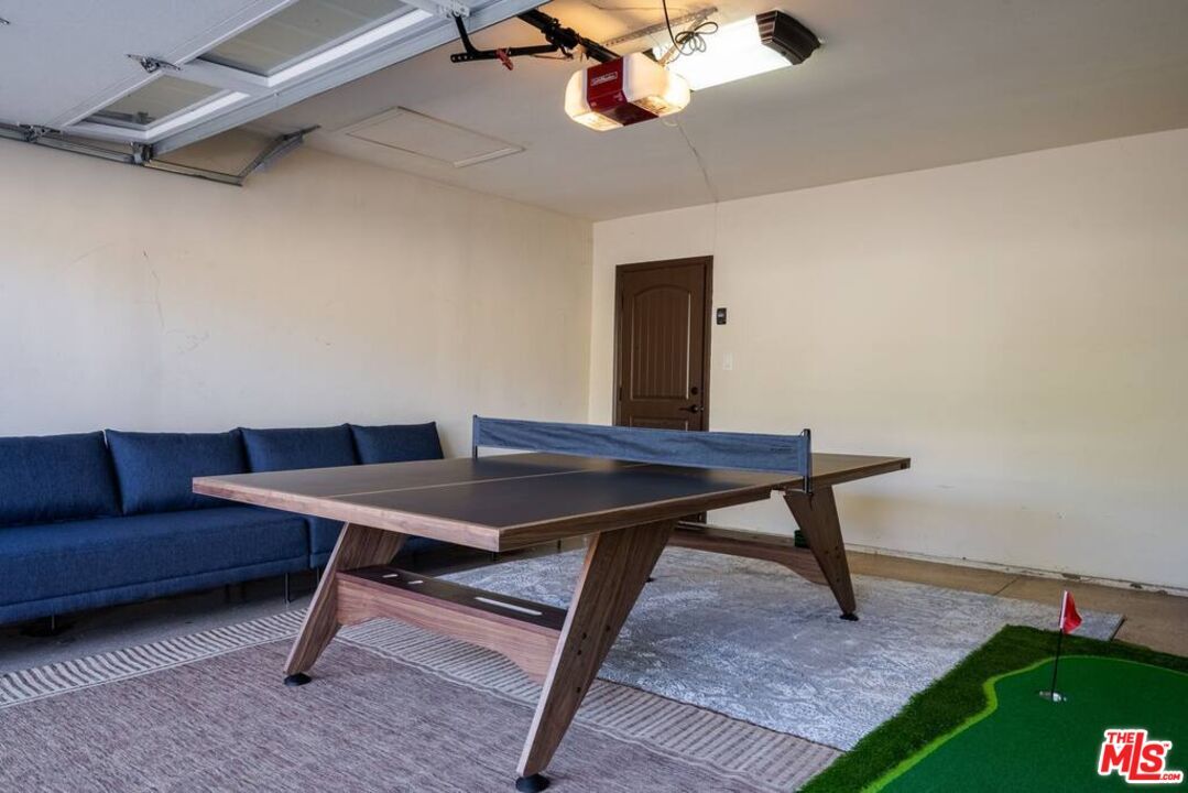 Garage, Interior