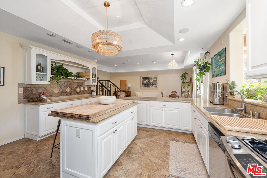 Chandelier, Interior, Kitchen, Pendant Lights, Recessed Lighting, Stainless Steel Appliances