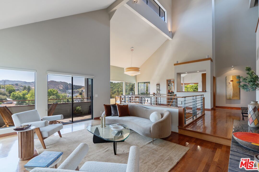 Interior, Living room, Pendant Lights, Wood Texture Flooring