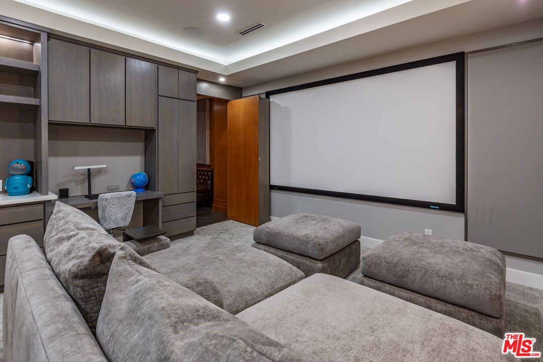 Interior, Projection Screen, Recessed Lighting, Theatre Room