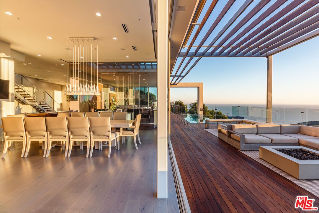 Dining room, Interior, Pendant Lights, Recessed Lighting, Water, Wood Texture Flooring