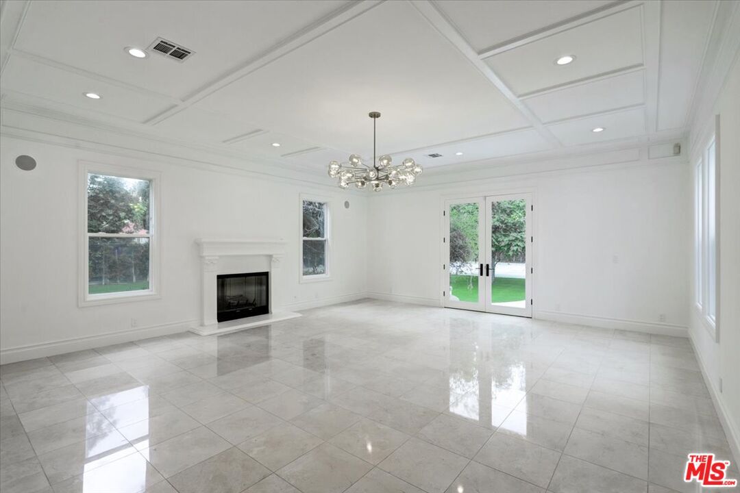 Empty room, Fireplace, Interior, Pendant Lights, Recessed Lighting