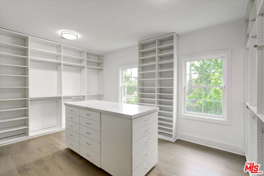 Interior, Walk-in Closets, Wood Texture Flooring