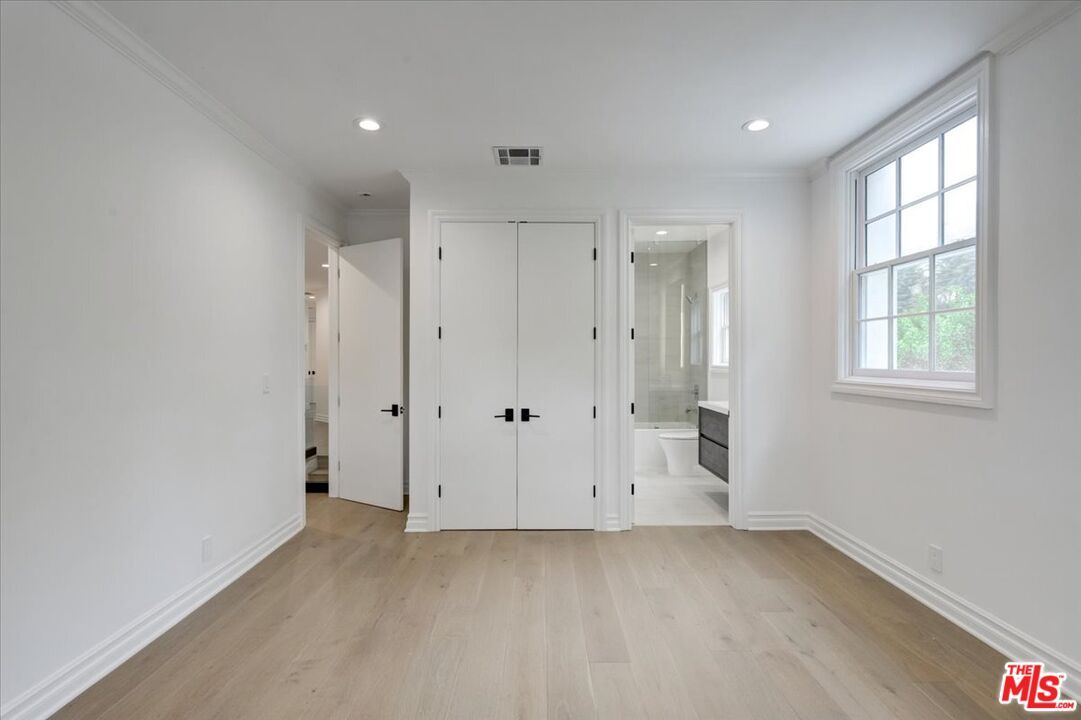 Bathroom, Interior, Recessed Lighting, Wood Texture Flooring
