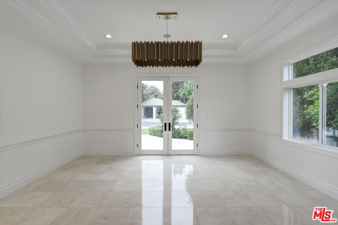 Chandelier, Empty room, Interior, Pendant Lights, Recessed Lighting