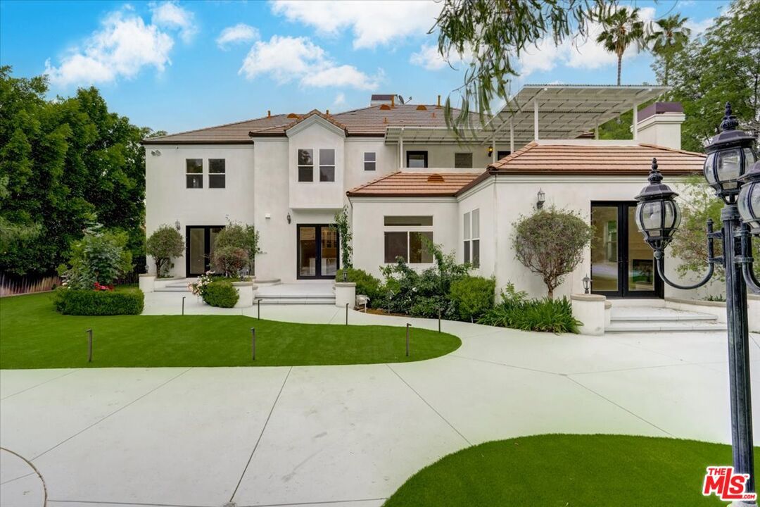 Backyard, Exterior, Facade, Mediterranean