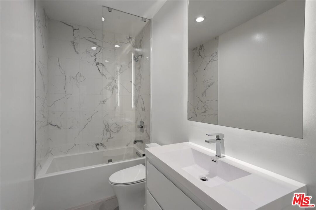 Bathroom, Interior, Marble Walls, Recessed Lighting