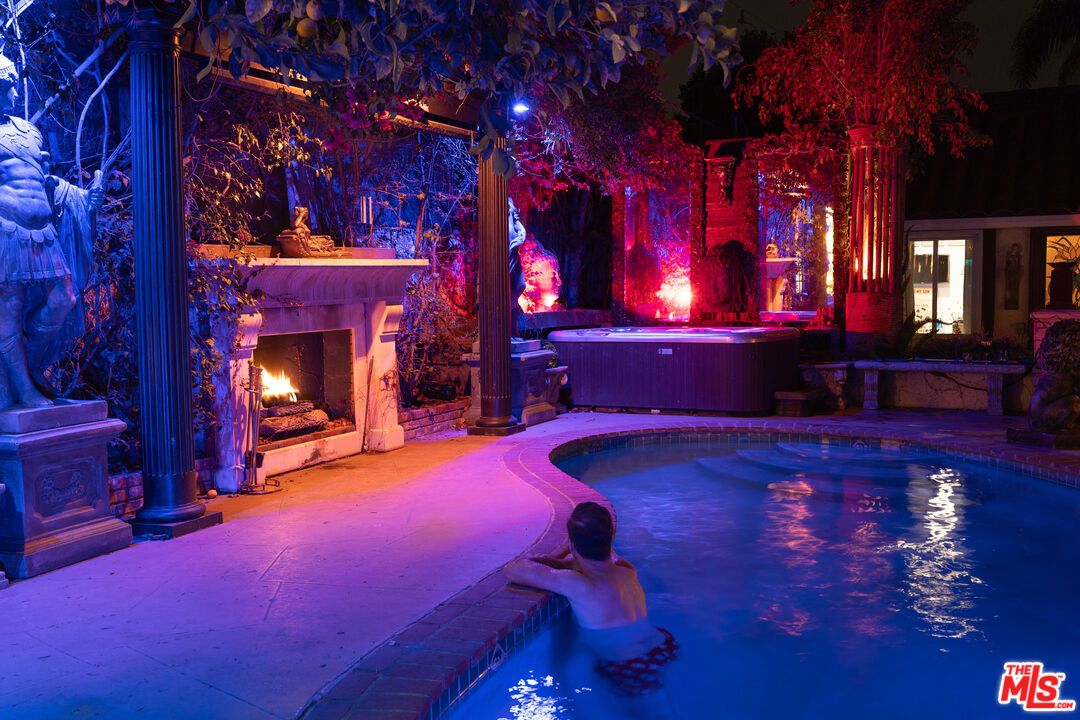Exterior, Fireplace, Hot Tub, Pool