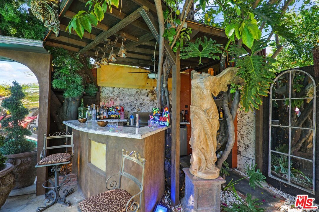 Exterior, Outdoor Kitchen