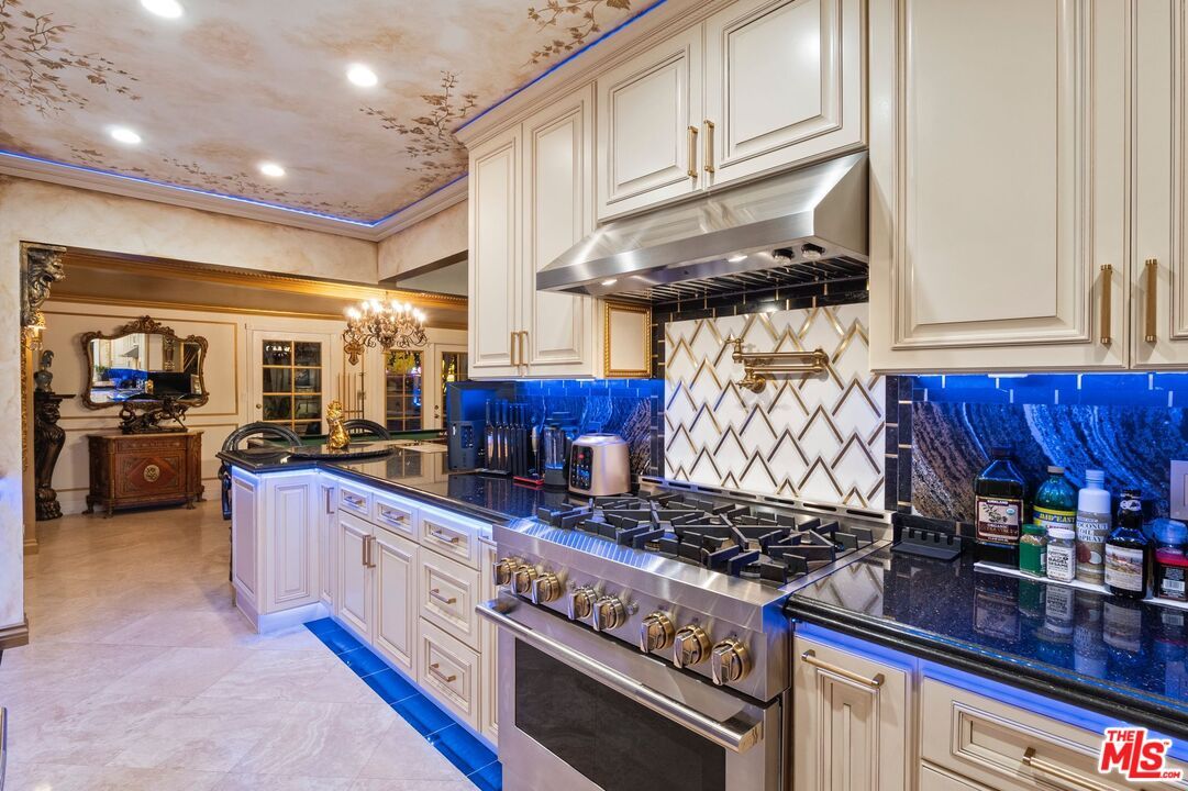 Chandelier, Interior, Kitchen, Recessed Lighting, Stainless Steel Appliances