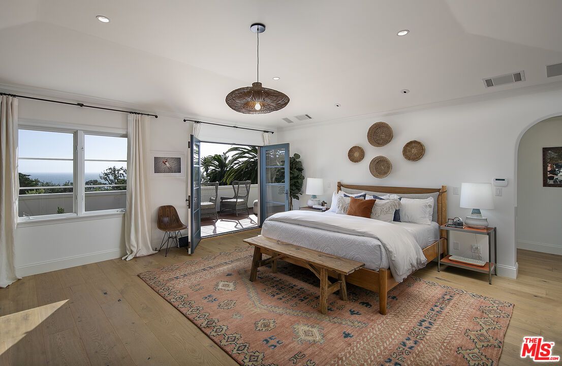 Bedroom, Interior, Pendant Lights, Recessed Lighting, Wood Texture Flooring