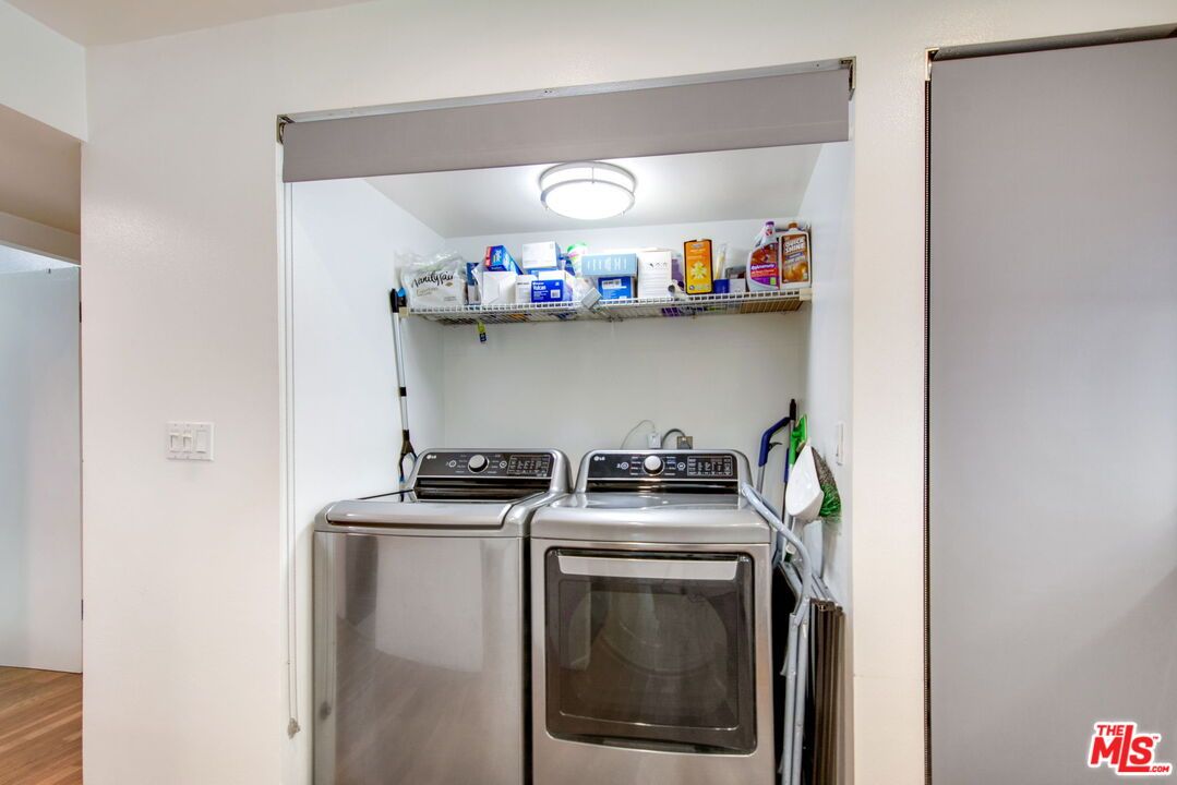 Interior, Utility Closets, Washer, Wood Texture Flooring