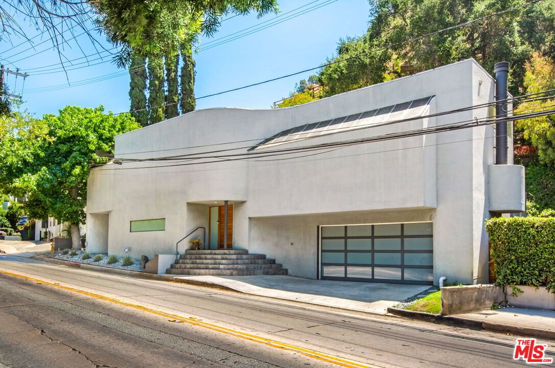 Attached, Exterior, Facade, Modern