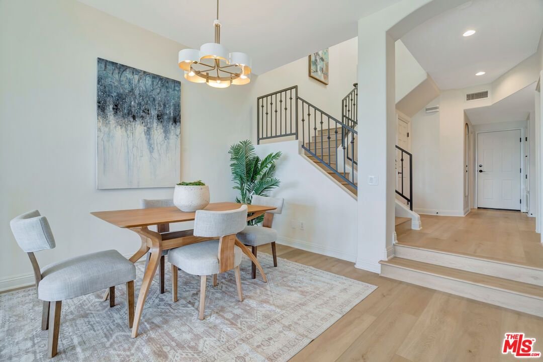 Chandelier, Dining room, Interior, Recessed Lighting, Wood Texture Flooring