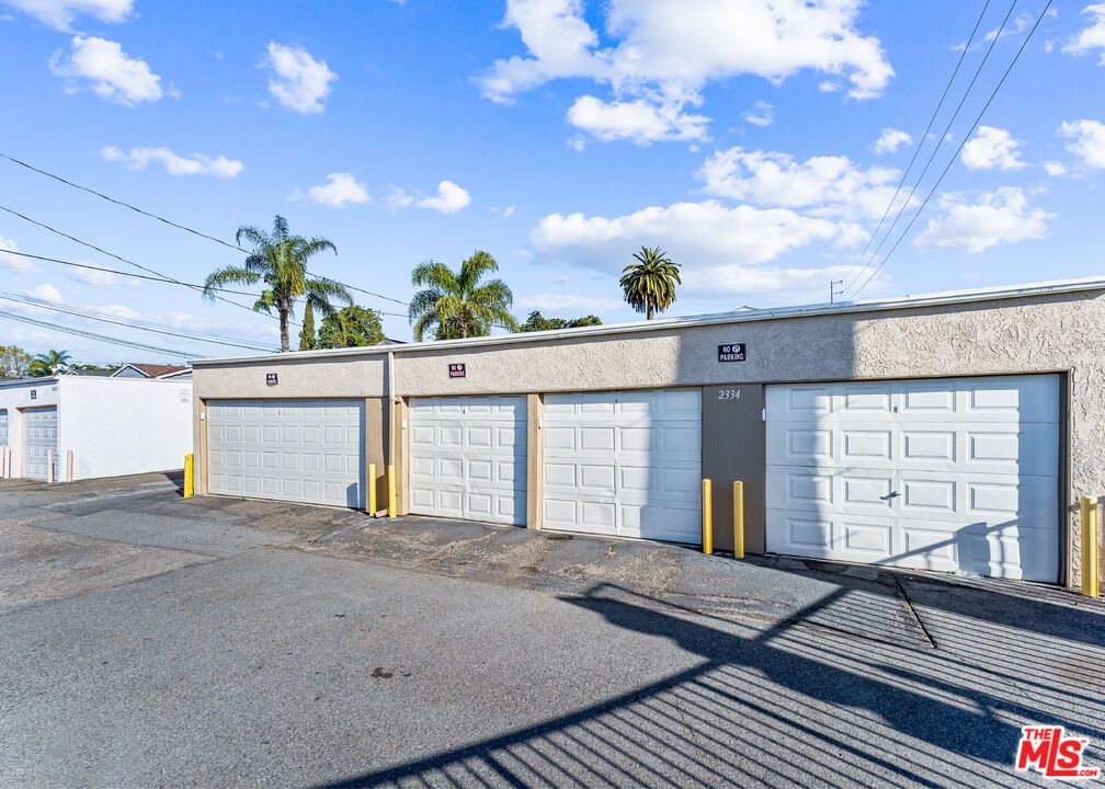 Detached Garage, Exterior