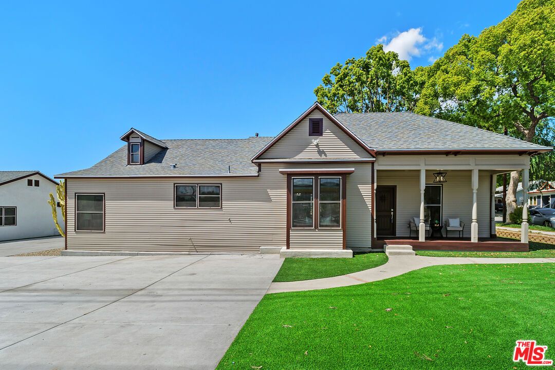 Backyard, Exterior, Facade, Ranch