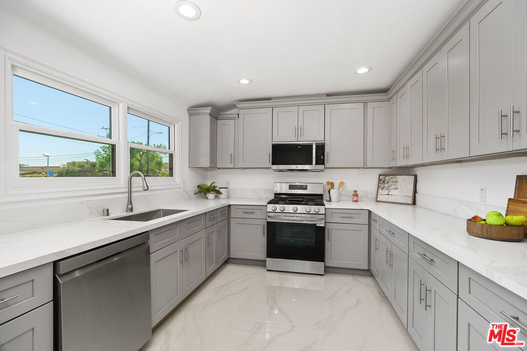 Interior, Kitchen, Marble, Recessed Lighting, Stainless Steel Appliances