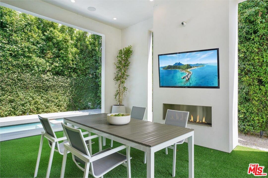 Dining room, Fireplace, Interior, Recessed Lighting