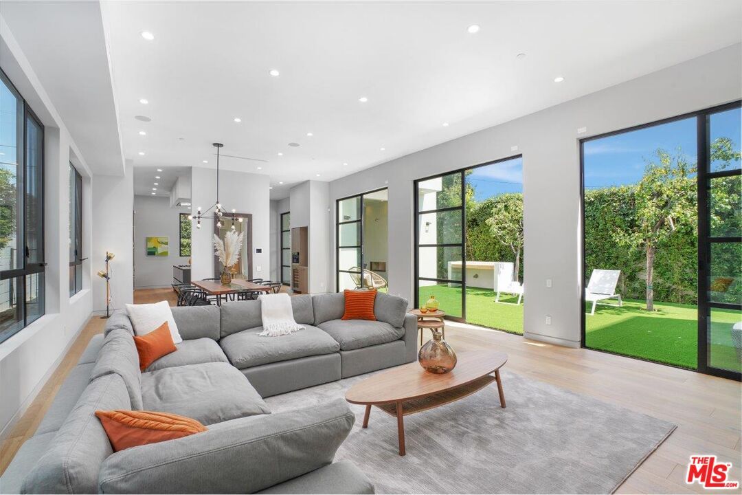 Dining room, Interior, Living room, Pendant Lights, Recessed Lighting, Wood Texture Flooring