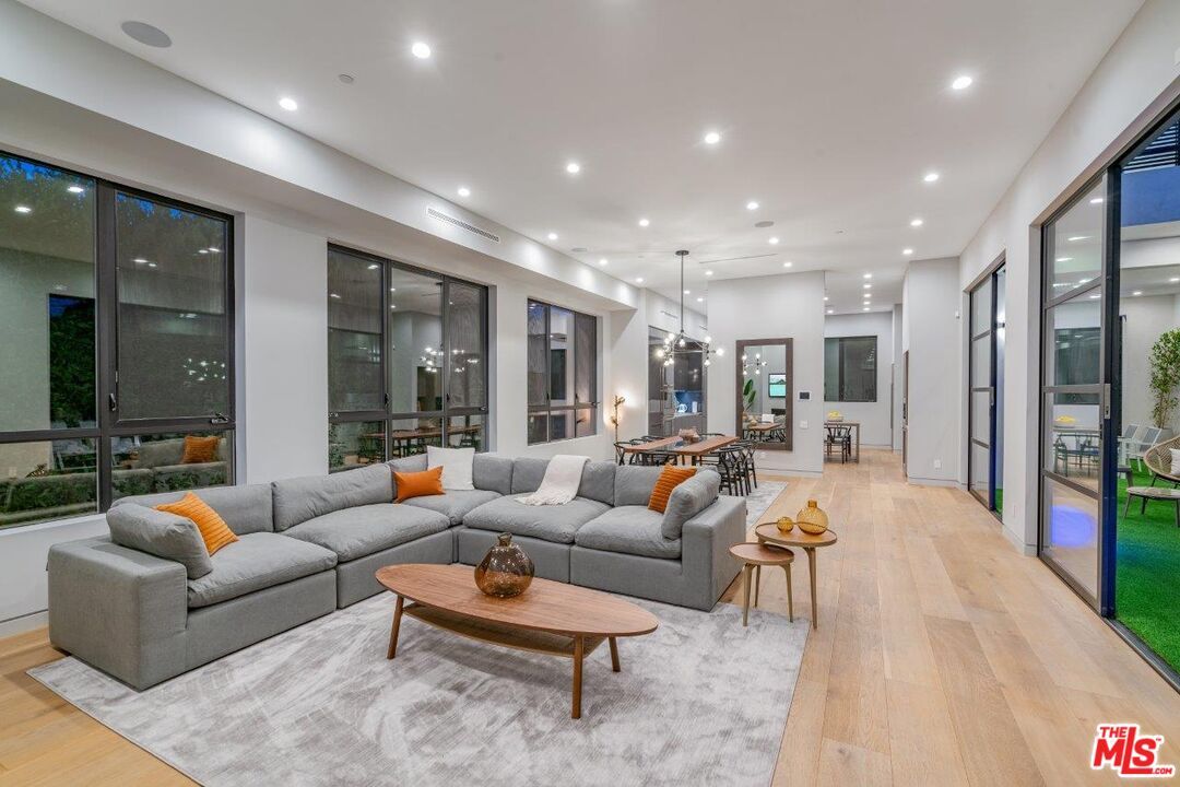 Dining room, Interior, Living room, Pendant Lights, Recessed Lighting, Wood Texture Flooring