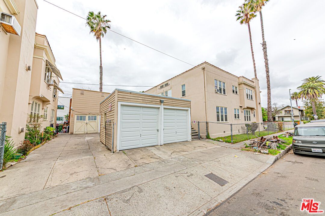 Detached Garage, Exterior