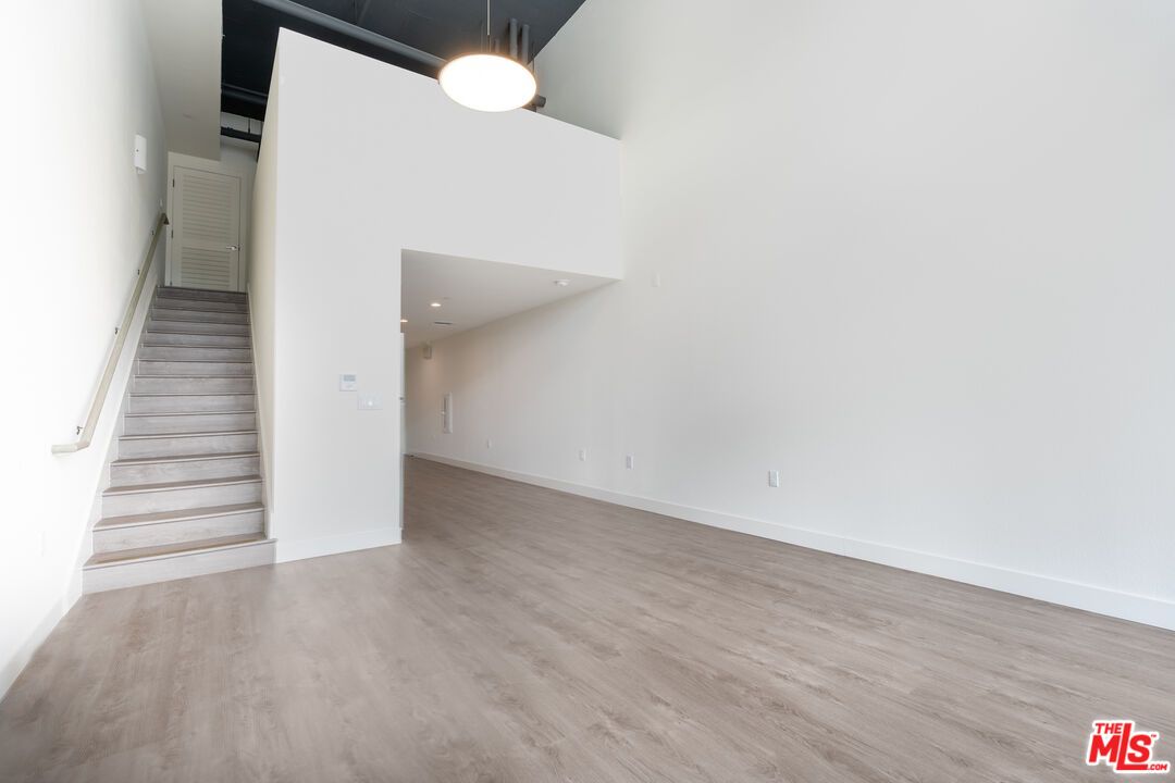 Interior, Pendant Lights, Recessed Lighting, Wood Texture Flooring