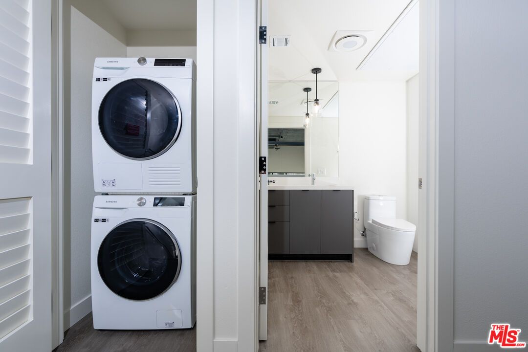 Bathroom, Interior, Utility Closets, Washer, Wood Texture Flooring
