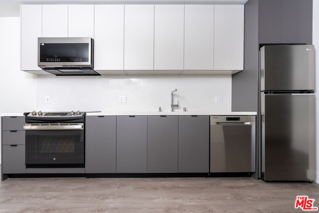 Interior, Kitchen, Stainless Steel Appliances, Wood Texture Flooring