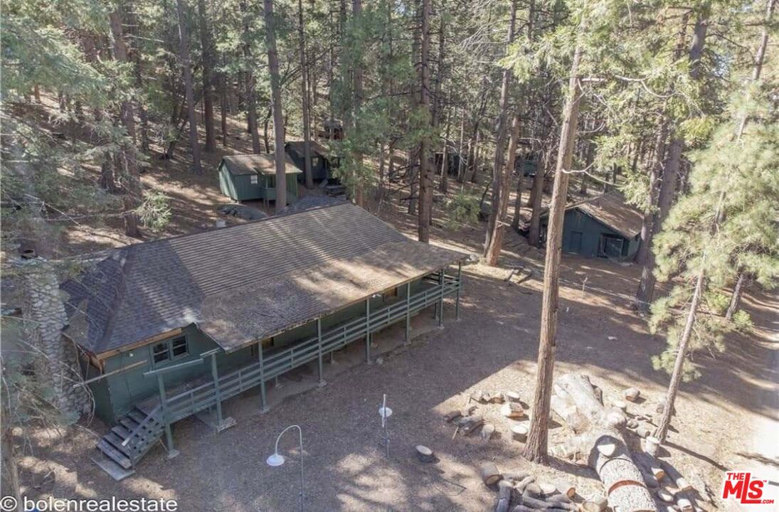 Exterior, Drone