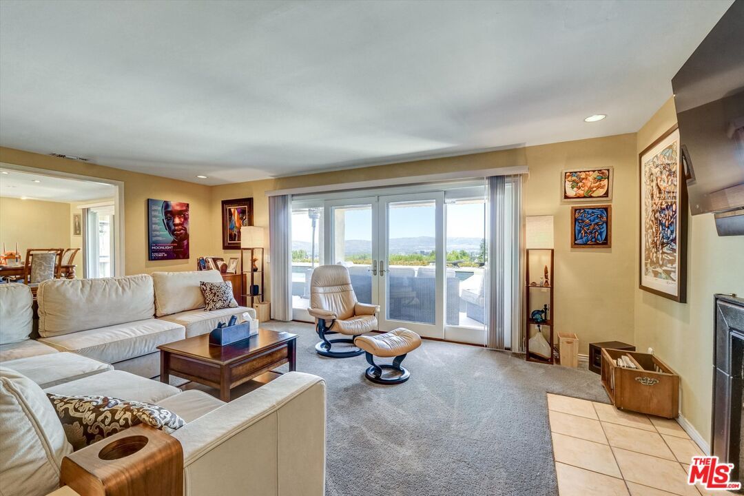 Fireplace, Interior, Living room, Recessed Lighting
