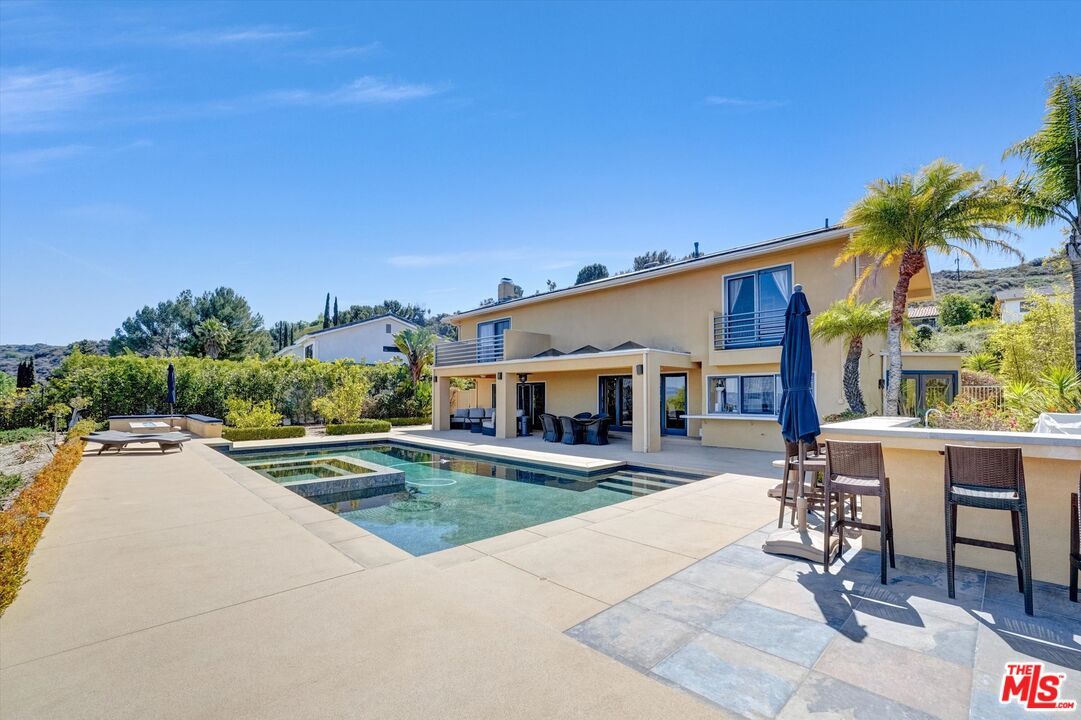 Exterior, Pool