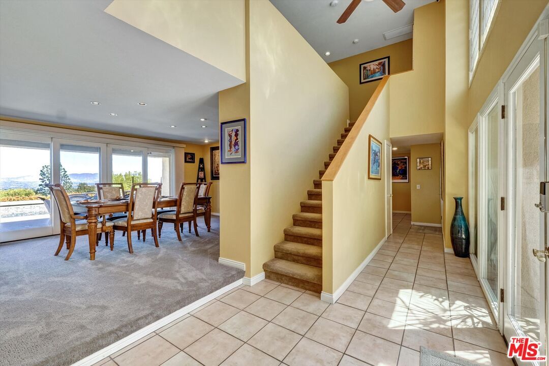 Dining room, Interior, Recessed Lighting
