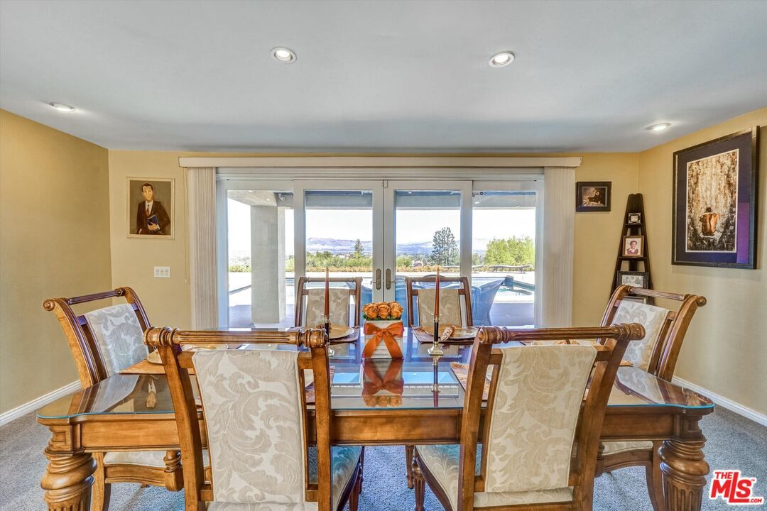 Dining room, Interior, Recessed Lighting