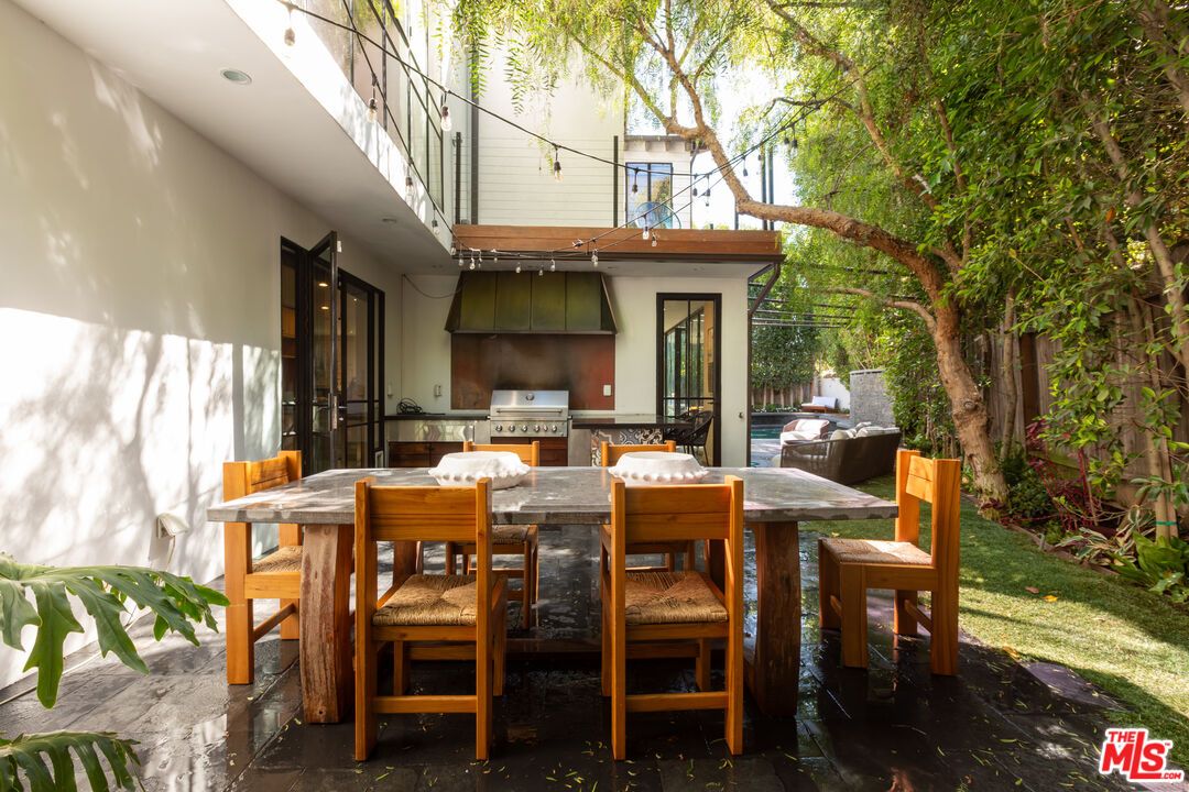 Exterior, Outdoor Kitchen