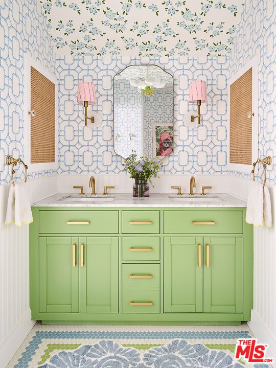 Bathroom, Dual Sink Vanities, Interior