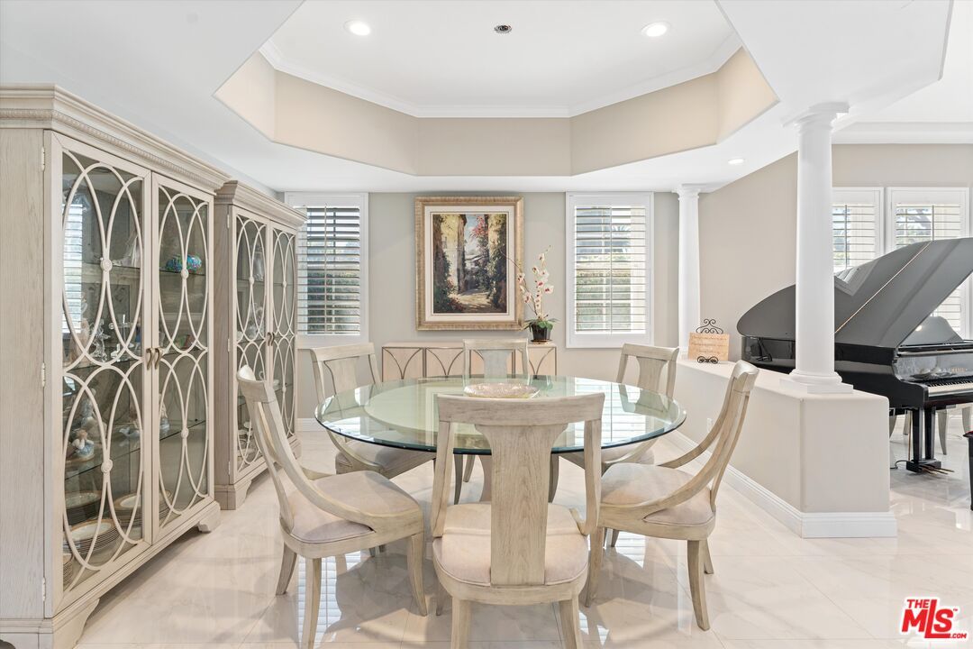 Dining room, Interior, Piano, Recessed Lighting