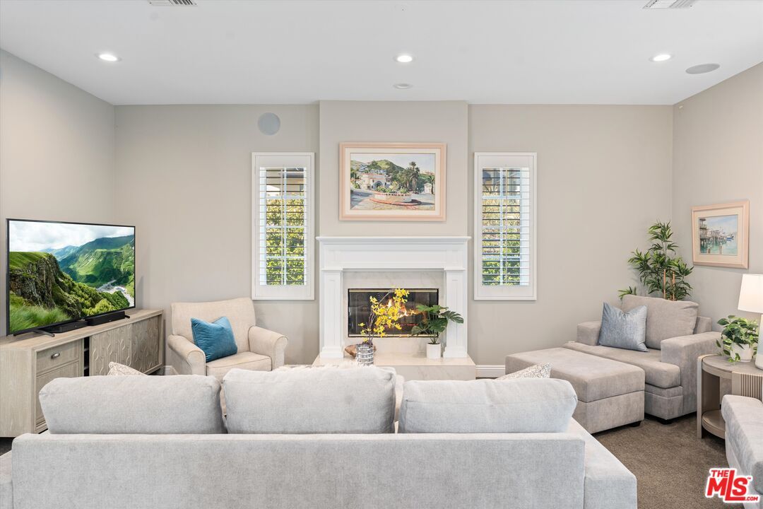 Fireplace, Interior, Living room, Recessed Lighting