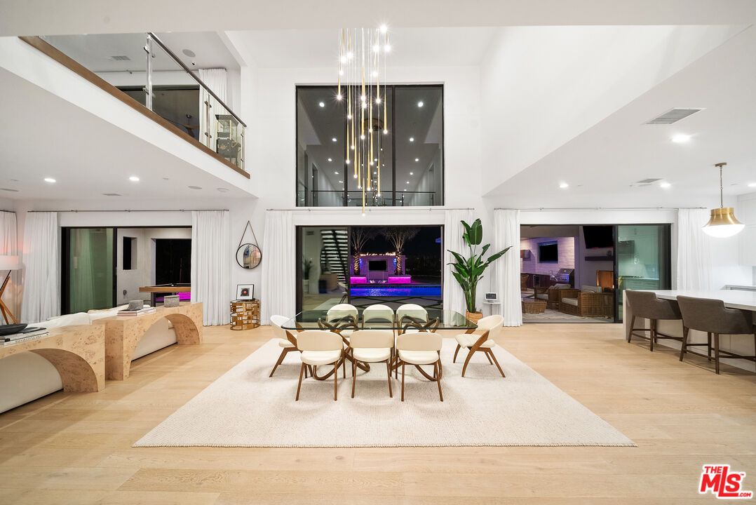 Dining room, Interior, Living room, Pendant Lights, Recessed Lighting, Wood Texture Flooring