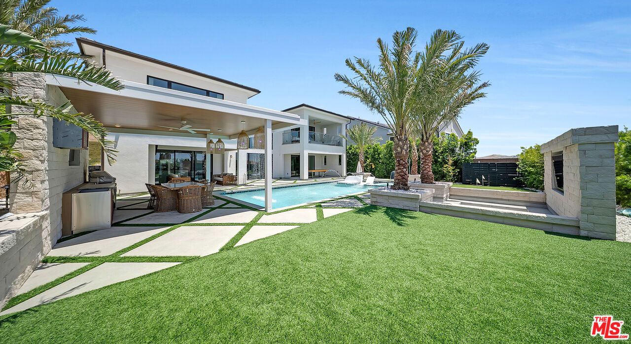Backyard, Exterior, Outdoor Kitchen, Pool