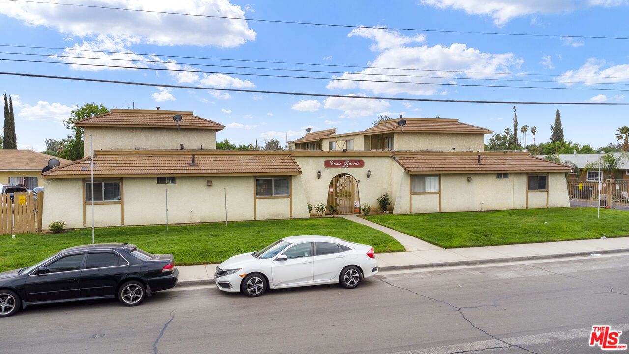 Exterior, Facade, Mediterranean