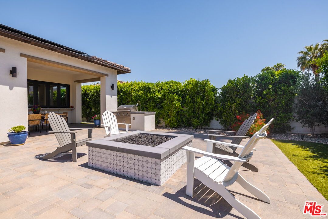 Exterior, Outdoor Kitchen