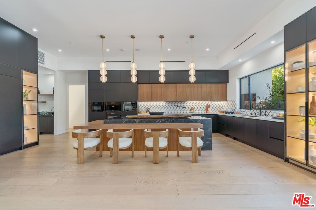 Dining room, Interior, Kitchen, Pendant Lights, Recessed Lighting, Wood Texture Flooring