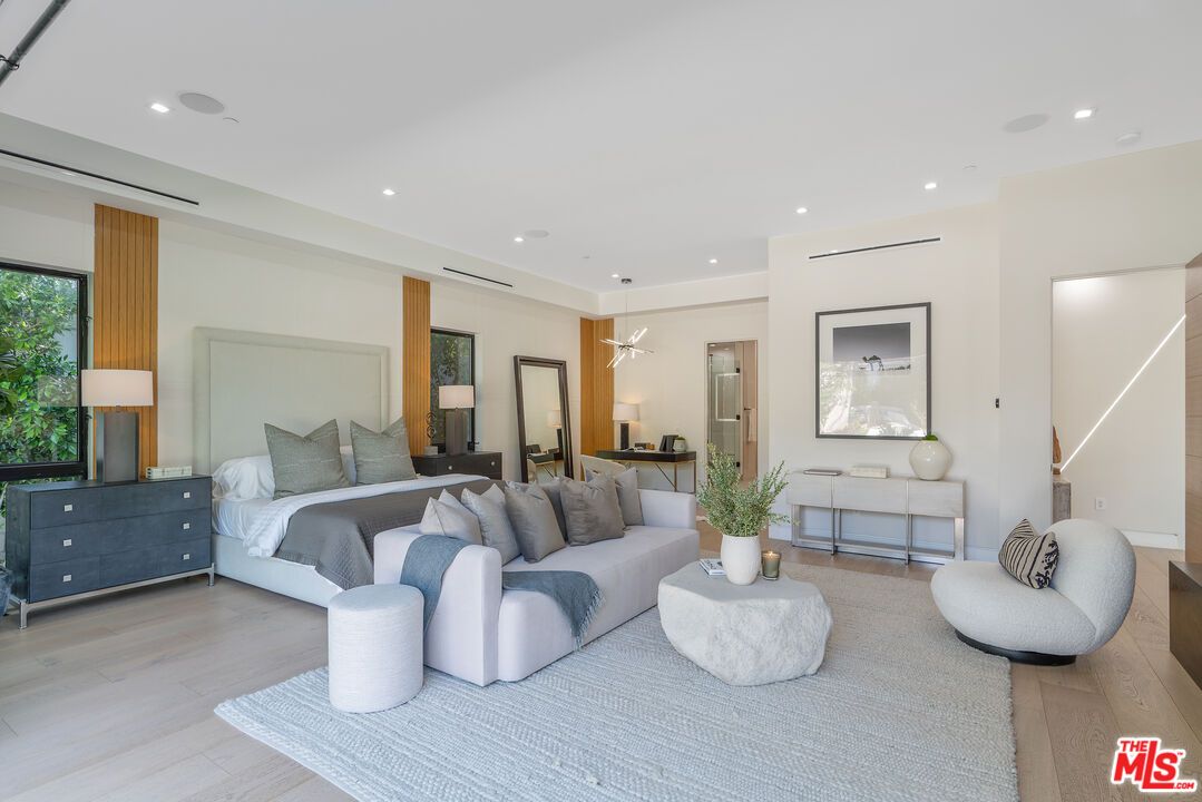 Bedroom, Interior, Pendant Lights, Recessed Lighting, Wood Texture Flooring