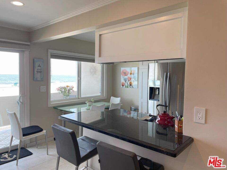 Dining room, Interior, Recessed Lighting, Water