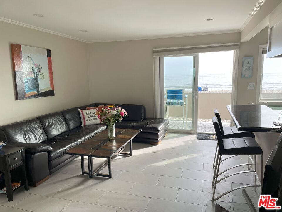 Dining room, Interior, Living room, Recessed Lighting, Water