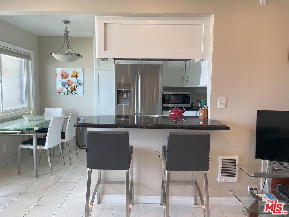 Dining room, Interior, Kitchen, Pendant Lights, Stainless Steel Appliances