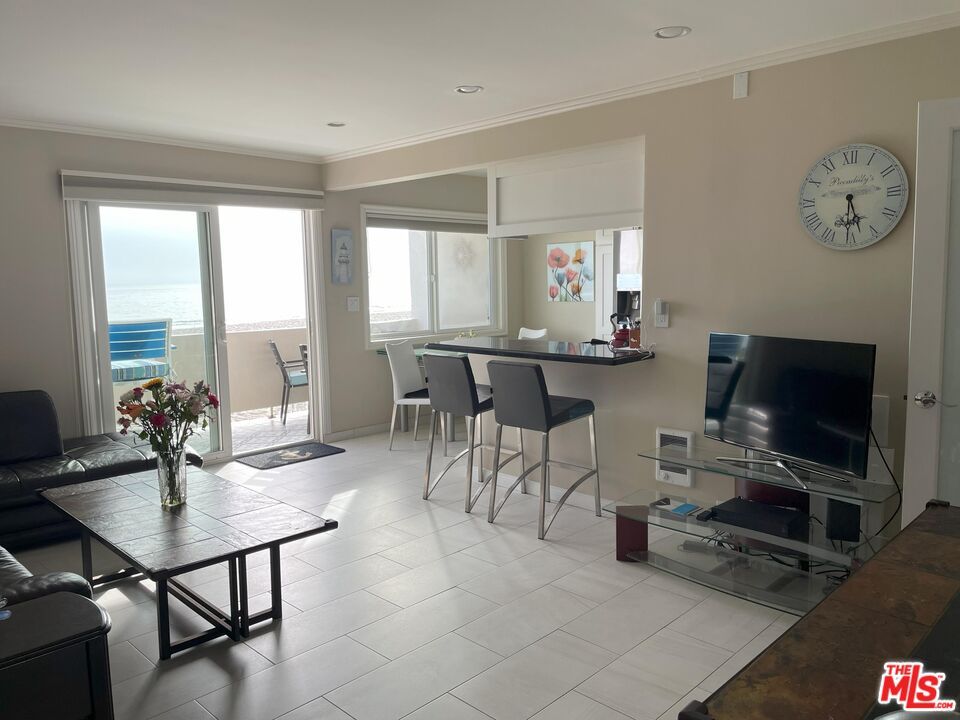 Interior, Living room, Recessed Lighting, Water